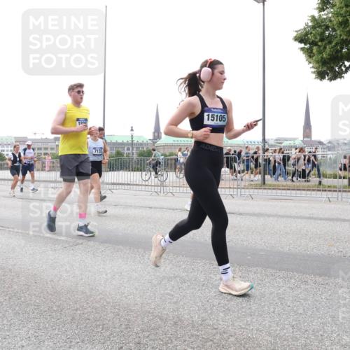 29.06.2025 - hella hamburg halbmarathon Lena Gebhardt http://msf.ph/oto/8409341 29.06.2025 10:50:51 Lombardsbrücke 3184, 3647, 1920, 7133, 15105, 1129, 1203, 1208, 1259, 1404, 1828, 1930, 2047, 2200, 2358, 2859, 3184, 3229, 3647, 3680, 3838, 3934, 4642, 4695, 4771, 4848, 4961, 5131, 5286, 5289, 6178, 7133, 7141, 7161, 7505, 7677, 7770, 7771, 7825, 7938, 8200, 8299, 8779, 8833, 8834, 8986, 9096, 9168, 9933, 10029, 10437, 10552, 10614, 10636, 10744, 11052, 11252, 11577, 12392, 12393, 14102, 14534, 14591, 15017, 15230, 15416 meine-sportfotos.de