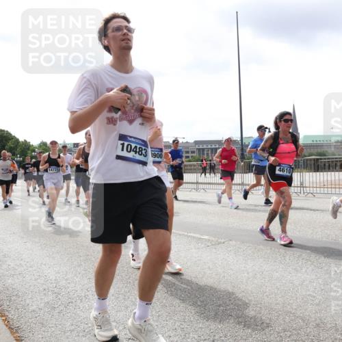 29.06.2025 - hella hamburg halbmarathon Lena Gebhardt http://msf.ph/oto/8409360 29.06.2025 10:41:38 Lombardsbrücke 8992, 7022, 13440, 14725, 10483, 900, 4610, 160, 1314, 1509, 1536, 1542, 1623, 1648, 1712, 1731, 2153, 2229, 2258, 3344, 3459, 3460, 3532, 3533, 3623, 4412, 4415, 4541, 4610, 4787, 5432, 5688, 5689, 5928, 5942, 6137, 6250, 6320, 6450, 6618, 6793, 6894, 7022, 7023, 7477, 7821, 7955, 7968, 8004, 8162, 8163, 8293, 8300, 8301, 8385, 8443, 8586, 8848, 8878, 8897, 8992, 9467, 9588, 10181, 10348, 10483, 11011, 11166 meine-sportfotos.de