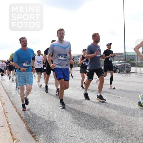 29.06.2025 - hella hamburg halbmarathon Lena Gebhardt http://msf.ph/oto/8409371 29.06.2025 10:16:56 Lombardsbrücke 13365, 15713, 10320, 6328, 14, 1752, 792, 1117, 1137, 1240, 1298, 1331, 1348, 1356, 1403, 1553, 1602, 1825, 2225, 2347, 2908, 2912, 3088, 3156, 3176, 3210, 3450, 3484, 3622, 3687, 4478, 5036, 5037, 5390, 5929, 5930, 5995, 6328, 6488, 6742, 6941, 6948, 7114, 7115, 7158, 7257, 7345, 7358, 7360, 7376, 7924, 7928, 8253, 8263, 8295, 8317, 8513, 8558, 8619, 8707, 8847, 8857, 8983, 9091, 9208, 9332, 9492, 9664, 9676, 10076, 10232 meine-sportfotos.de
