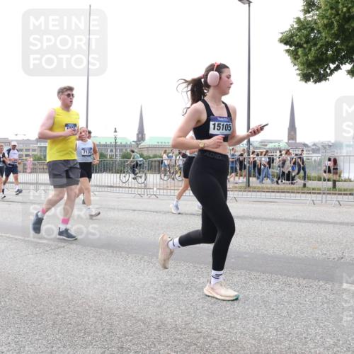 29.06.2025 - hella hamburg halbmarathon Lena Gebhardt http://msf.ph/oto/8409381 29.06.2025 10:50:51 Lombardsbrücke 3647, 1000, 15105, 7133, 1129, 1203, 1208, 1259, 1404, 1828, 1930, 2047, 2200, 2358, 2859, 3184, 3229, 3647, 3680, 3838, 3934, 4642, 4695, 4771, 4848, 4961, 5131, 5286, 5289, 6178, 7133, 7141, 7161, 7505, 7677, 7770, 7771, 7825, 7938, 8200, 8299, 8779, 8833, 8834, 8986, 9096, 9168, 9933, 10029, 10437, 10552, 10614, 10636, 10744, 11052, 11252, 11577, 12392, 12393, 14102, 14534, 14591, 15017, 15230, 15416 meine-sportfotos.de