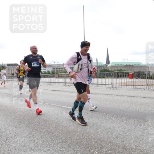 29.06.2025 - hella hamburg halbmarathon Lena Gebhardt http://msf.ph/oto/8409415 29.06.2025 10:24:58 Lombardsbrücke 11817, 1353, 2280, 535, 1352, 1395, 1740, 2000, 2108, 2249, 2280, 2944, 3053, 3099, 3113, 3132, 3421, 3920, 3961, 3963, 4008, 4010, 4111, 4221, 4444, 5126, 5138, 5814, 5829, 5830, 6261, 6570, 7778, 8083, 8962, 9573, 10907, 11400, 11651, 11816, 11817, 11921, 12070, 12303, 13111, 13113, 13638, 14086, 14649, 14898, 15124, 15153, 15679, 15942, 15975, 17185, 17535, 17954, 18194, 18198 meine-sportfotos.de