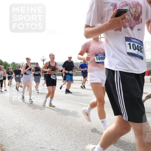 29.06.2025 - hella hamburg halbmarathon Lena Gebhardt http://msf.ph/oto/8409430 29.06.2025 10:41:38 Lombardsbrücke 14725, 16556, 13877, 444, 7022, 8992, 10348, 1542, 1890, 1048, 4610, 1314, 1509, 1536, 1542, 1623, 1648, 1712, 1731, 2153, 2229, 2258, 3344, 3459, 3460, 3532, 3533, 3623, 4412, 4415, 4541, 4610, 4787, 5432, 5688, 5689, 5928, 5942, 6137, 6250, 6320, 6450, 6618, 6793, 6894, 7022, 7023, 7477, 7821, 7955, 7968, 8004, 8162, 8163, 8293, 8300, 8301, 8385, 8443, 8586, 8848, 8878, 8897, 8992, 9467, 9588, 10181, 10348, 10483, 11011, 11166 meine-sportfotos.de