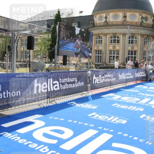 29.06.2025 - hella hamburg halbmarathon Michael Strokosch http://msf.ph/oto/8409456 29.06.2025 10:03:08 Ziel 9, 23 meine-sportfotos.de