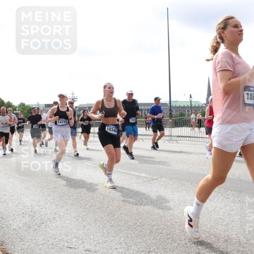 29.06.2025 - hella hamburg halbmarathon Lena Gebhardt http://msf.ph/oto/8409465 29.06.2025 10:41:38 Lombardsbrücke 13877, 13622, 13444, 7022, 8992, 14725, 10348, 154, 1890, 1314, 1509, 1536, 1542, 1623, 1648, 1712, 1731, 2153, 2229, 2258, 3344, 3459, 3460, 3532, 3533, 3623, 4412, 4415, 4541, 4610, 4787, 5432, 5688, 5689, 5928, 5942, 6137, 6250, 6320, 6450, 6618, 6793, 6894, 7022, 7023, 7477, 7821, 7955, 7968, 8004, 8162, 8163, 8293, 8300, 8301, 8385, 8443, 8586, 8848, 8878, 8897, 8992, 9467, 9588, 10181, 10348, 10483, 11011, 11166 meine-sportfotos.de