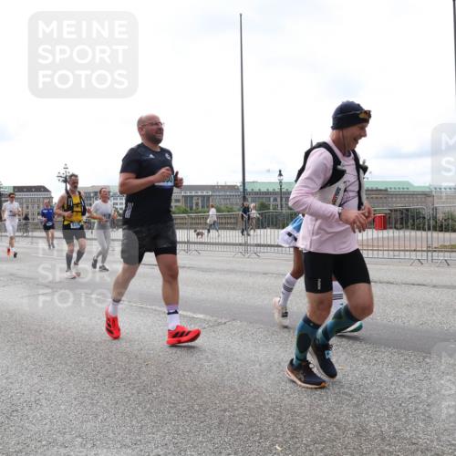 29.06.2025 - hella hamburg halbmarathon Lena Gebhardt http://msf.ph/oto/8409467 29.06.2025 10:24:58 Lombardsbrücke 11817, 1352, 1395, 1740, 2000, 2108, 2249, 2280, 2944, 3053, 3099, 3113, 3132, 3421, 3920, 3961, 3963, 4008, 4010, 4111, 4221, 4444, 5126, 5138, 5814, 5829, 5830, 6261, 6570, 7778, 8083, 8962, 9573, 10907, 11400, 11651, 11816, 11817, 11921, 12070, 12303, 13111, 13113, 13638, 14086, 14649, 14898, 15124, 15153, 15679, 15942, 15975, 17185, 17535, 17954, 18194, 18198 meine-sportfotos.de