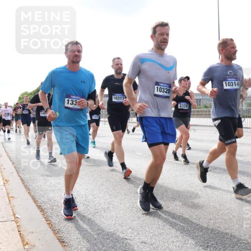 29.06.2025 - hella hamburg halbmarathon Lena Gebhardt http://msf.ph/oto/8409481 29.06.2025 10:16:57 Lombardsbrücke 8263, 1464, 199, 133, 10317, 10926, 10320, 6328, 10314, 1083, 1117, 1137, 1240, 1298, 1331, 1348, 1356, 1403, 1553, 1602, 1825, 2225, 2347, 2908, 2912, 3088, 3156, 3176, 3210, 3450, 3464, 3466, 3484, 3622, 3687, 4478, 5023, 5036, 5037, 5390, 5929, 5930, 5995, 6328, 6488, 6742, 6941, 6948, 7114, 7115, 7158, 7257, 7345, 7358, 7360, 7376, 7924, 7928, 8253, 8263, 8295, 8317, 8513, 8558, 8619, 8707, 8847, 8857, 8983, 9091, 9208, 9332, 9492, 9664, 9676, 10076, 10232 meine-sportfotos.de
