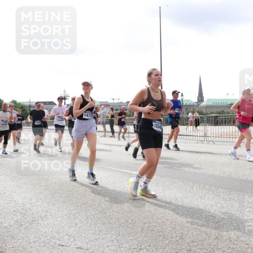 29.06.2025 - hella hamburg halbmarathon Lena Gebhardt http://msf.ph/oto/8409565 29.06.2025 10:41:39 Lombardsbrücke 1148, 13877, 165, 13444, 7022, 8992, 14725, 10348, 11438, 1314, 1509, 1536, 1542, 1623, 1648, 1712, 2153, 2229, 2258, 3344, 3459, 3460, 3532, 3533, 3623, 4412, 4415, 4541, 4610, 4787, 5432, 5688, 5689, 5928, 5942, 6137, 6250, 6320, 6430, 6436, 6450, 6618, 6793, 6846, 6894, 7022, 7023, 7477, 7821, 7955, 7968, 8004, 8162, 8163, 8293, 8300, 8301, 8385, 8443, 8586, 8848, 8878, 8897, 8992, 9467, 9588, 10181, 10348, 10483, 11011, 11166 meine-sportfotos.de