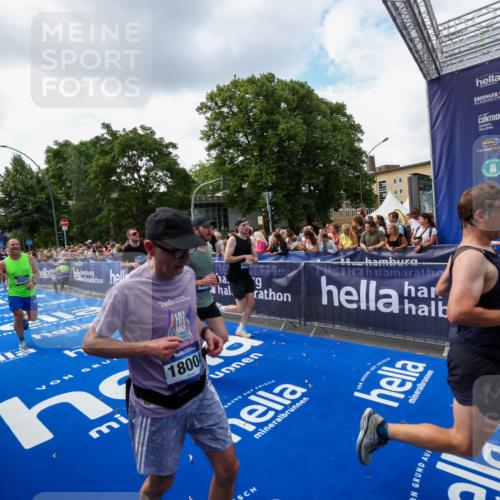 29.06.2025 - hella hamburg halbmarathon Zöllner http://msf.ph/oto/8409568 29.06.2025 10:44:12 Ziel 1391, 2816, 3021, 4999, 5231, 9633, 10193, 10930, 12159, 13123, 14686, 14687, 15225, 15280, 16506, 16648, 16697, 17748, 17977, 18004, 18691 meine-sportfotos.de