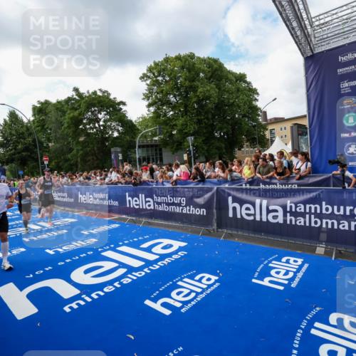 29.06.2025 - hella hamburg halbmarathon Zöllner http://msf.ph/oto/8409609 29.06.2025 10:44:15 Ziel 1415, 3021, 4999, 5231, 5884, 7005, 8722, 9633, 10193, 10930, 12159, 14686, 14687, 15225, 15280, 16301, 16316, 16648, 17748, 18691 meine-sportfotos.de