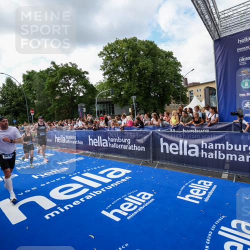 29.06.2025 - hella hamburg halbmarathon Zöllner http://msf.ph/oto/8409618 29.06.2025 10:44:15 Ziel 1415, 3021, 4999, 5231, 5884, 7005, 8722, 9633, 10193, 10930, 12159, 14686, 14687, 15225, 15280, 16301, 16316, 16648, 17748, 18691 meine-sportfotos.de