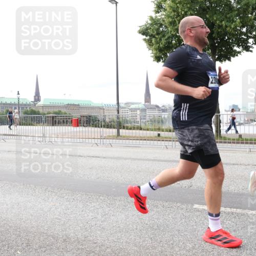 29.06.2025 - hella hamburg halbmarathon Lena Gebhardt http://msf.ph/oto/8409624 29.06.2025 10:24:59 Lombardsbrücke 5126, 280, 1352, 1395, 1740, 2000, 2108, 2249, 2280, 2944, 3053, 3099, 3113, 3132, 3421, 3920, 3961, 3963, 4008, 4010, 4111, 4221, 4444, 5126, 5138, 5564, 5814, 5829, 5830, 6261, 6570, 7778, 8083, 8962, 9573, 9927, 10907, 11400, 11651, 11816, 11817, 11921, 12070, 12303, 13111, 13113, 13638, 14086, 14649, 14898, 15124, 15153, 15679, 15942, 15975, 17185, 17535, 17954, 18194, 18198 meine-sportfotos.de