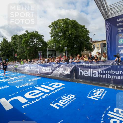 29.06.2025 - hella hamburg halbmarathon Zöllner http://msf.ph/oto/8409640 29.06.2025 10:19:42 Ziel 19108 meine-sportfotos.de