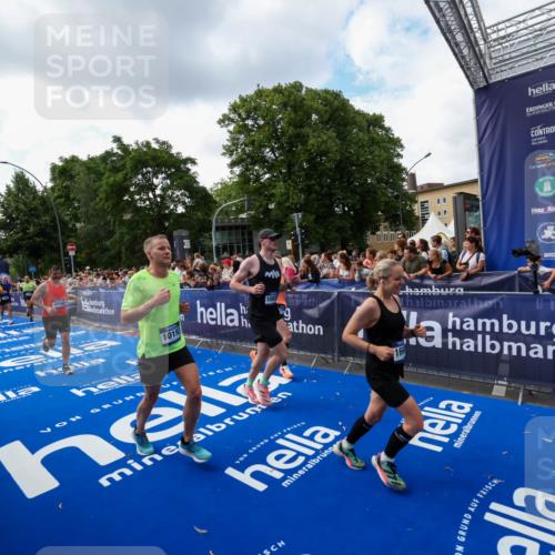 29.06.2025 - hella hamburg halbmarathon Zöllner http://msf.ph/oto/8409652 29.06.2025 10:44:16 Ziel 1413, 1415, 4999, 5231, 5275, 5884, 7005, 8722, 9444, 9633, 10193, 10930, 12159, 14686, 14687, 15225, 15280, 16301, 16316, 16648, 16893, 17748, 18691 meine-sportfotos.de