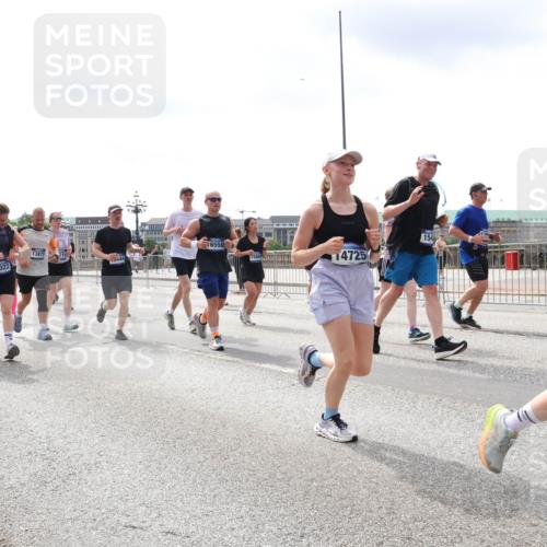 29.06.2025 - hella hamburg halbmarathon Lena Gebhardt http://msf.ph/oto/8409678 29.06.2025 10:41:39 Lombardsbrücke 1362, 8992, 13877, 6550, 7022, 14725, 154, 1314, 1509, 1536, 1542, 1623, 1648, 1712, 2153, 2229, 2258, 3344, 3459, 3460, 3532, 3533, 3623, 4412, 4415, 4541, 4610, 4787, 5432, 5688, 5689, 5928, 5942, 6137, 6250, 6320, 6430, 6436, 6450, 6618, 6793, 6846, 6894, 7022, 7023, 7477, 7821, 7955, 7968, 8004, 8162, 8163, 8293, 8300, 8301, 8385, 8443, 8586, 8848, 8878, 8897, 8992, 9467, 9588, 10181, 10348, 10483, 11011, 11166 meine-sportfotos.de
