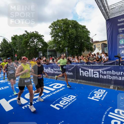 29.06.2025 - hella hamburg halbmarathon Zöllner http://msf.ph/oto/8409698 29.06.2025 10:44:19 Ziel 1220, 1413, 1415, 4999, 5275, 5884, 7005, 8722, 9444, 12159, 12528, 14686, 14687, 15225, 15280, 16301, 16316, 16547, 16893, 18691 meine-sportfotos.de