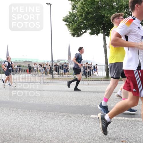 29.06.2025 - hella hamburg halbmarathon Lena Gebhardt http://msf.ph/oto/8409708 29.06.2025 10:50:53 Lombardsbrücke 3184, 9933, 1129, 1203, 1208, 1259, 1404, 1478, 1828, 1930, 2200, 2358, 2859, 3184, 3229, 3647, 3838, 3934, 4642, 4695, 4771, 4848, 4961, 5131, 5286, 5289, 5530, 6178, 7012, 7133, 7141, 7161, 7505, 7770, 7771, 7825, 7938, 8200, 8299, 8779, 8833, 8834, 8986, 9096, 9168, 9933, 10029, 10437, 10552, 10614, 10636, 10744, 11052, 11252, 11577, 12392, 12393, 14102, 14534, 14591, 15017, 15416 meine-sportfotos.de