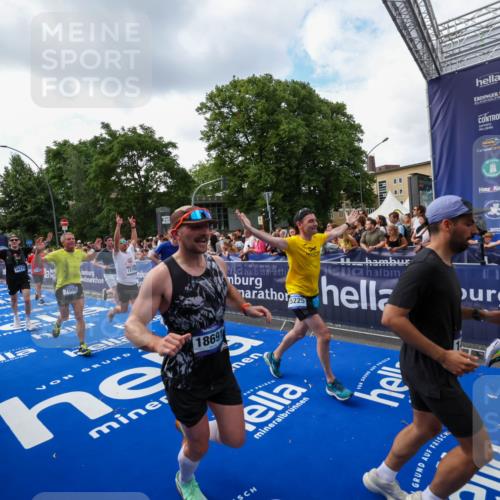 29.06.2025 - hella hamburg halbmarathon Zöllner http://msf.ph/oto/8409717 29.06.2025 10:44:20 Ziel 1220, 1413, 1415, 5275, 5884, 7005, 8722, 9444, 12159, 12528, 14686, 14687, 15225, 15280, 16301, 16316, 16547, 16893, 18691 meine-sportfotos.de