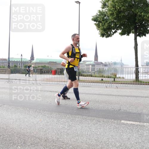 29.06.2025 - hella hamburg halbmarathon Lena Gebhardt http://msf.ph/oto/8409728 29.06.2025 10:25:01 Lombardsbrücke 1785, 516, 1352, 1395, 1627, 1740, 2000, 2108, 2249, 2280, 2944, 3053, 3099, 3113, 3132, 3421, 3920, 3961, 3963, 4008, 4010, 4111, 4221, 4444, 5126, 5138, 5564, 5814, 5829, 5830, 6261, 6570, 7778, 8083, 8962, 9573, 9927, 10907, 11400, 11651, 11816, 11817, 11921, 12070, 12303, 13111, 13113, 14086, 14649, 14898, 15124, 15153, 15679, 15942, 15975, 17185, 17535, 17954, 18194, 18198 meine-sportfotos.de