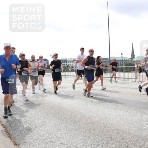 29.06.2025 - hella hamburg halbmarathon Lena Gebhardt http://msf.ph/oto/8409747 29.06.2025 10:41:40 Lombardsbrücke 8992, 314, 550, 1387, 13444, 7022, 1110, 14725, 1314, 1509, 1536, 1542, 1623, 1648, 1712, 2153, 2229, 2258, 3344, 3459, 3460, 3532, 3533, 3623, 4412, 4415, 4541, 4610, 4787, 5432, 5688, 5689, 5928, 5942, 6137, 6250, 6320, 6430, 6436, 6450, 6618, 6793, 6846, 6894, 7022, 7023, 7477, 7821, 7955, 7968, 8004, 8162, 8163, 8293, 8300, 8301, 8385, 8443, 8586, 8848, 8878, 8897, 8992, 9467, 9588, 10181, 10348, 10483, 10623, 11011, 11166 meine-sportfotos.de