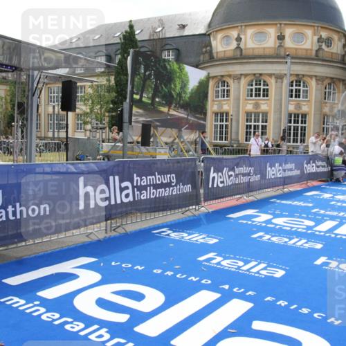 29.06.2025 - hella hamburg halbmarathon Michael Strokosch http://msf.ph/oto/8409789 29.06.2025 10:05:13 Ziel 21, 20052, 20518 meine-sportfotos.de