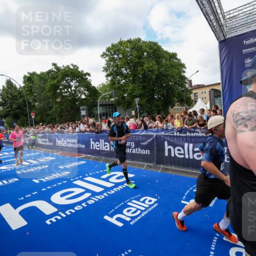 29.06.2025 - hella hamburg halbmarathon Zöllner http://msf.ph/oto/8409801 29.06.2025 10:44:24 Ziel 1220, 1413, 1415, 1902, 5275, 7191, 8722, 9444, 12528, 16547, 16803, 16893, 18806 meine-sportfotos.de