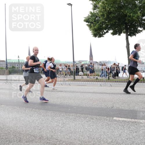 29.06.2025 - hella hamburg halbmarathon Lena Gebhardt http://msf.ph/oto/8409816 29.06.2025 10:50:54 Lombardsbrücke 5131, 318, 1129, 1203, 1208, 1404, 1478, 1930, 2200, 2358, 2859, 3184, 3229, 3647, 3838, 3934, 4156, 4642, 4695, 4713, 4771, 4848, 4920, 4961, 5131, 5286, 5289, 5530, 6178, 7012, 7133, 7141, 7161, 7505, 7770, 7771, 7825, 7938, 8200, 8299, 8779, 8833, 8834, 8986, 9096, 9168, 9933, 10029, 10437, 10552, 10614, 10636, 10744, 11052, 11252, 11577, 12392, 12393, 14102, 14534, 15017, 15416 meine-sportfotos.de