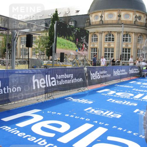 29.06.2025 - hella hamburg halbmarathon Michael Strokosch http://msf.ph/oto/8409830 29.06.2025 10:05:22 Ziel 19 meine-sportfotos.de