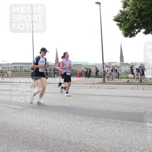 29.06.2025 - hella hamburg halbmarathon Lena Gebhardt http://msf.ph/oto/8409848 29.06.2025 10:50:56 Lombardsbrücke 1659, 1230, 1129, 1203, 1208, 1404, 1478, 1930, 2200, 2358, 2859, 3184, 3229, 3647, 3838, 3934, 4156, 4642, 4695, 4713, 4771, 4848, 4920, 4961, 5131, 5286, 5289, 5530, 6178, 7012, 7133, 7141, 7161, 7505, 7770, 7771, 7825, 7938, 8200, 8299, 8410, 8779, 8833, 8834, 8986, 9096, 9166, 9167, 9168, 9933, 10029, 10437, 10552, 10614, 10636, 10744, 11052, 11252, 11577, 12392, 12393, 14534, 15017, 15416 meine-sportfotos.de