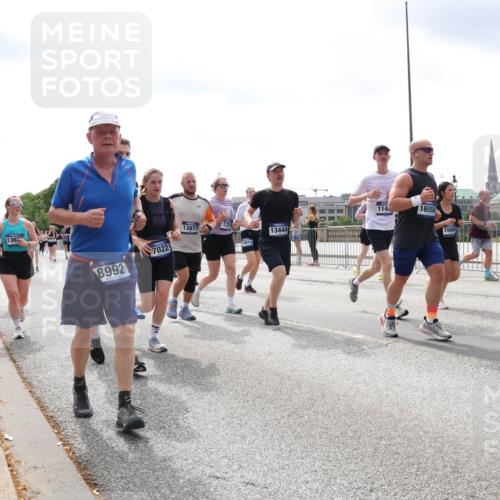29.06.2025 - hella hamburg halbmarathon Lena Gebhardt http://msf.ph/oto/8409854 29.06.2025 10:41:40 Lombardsbrücke 136, 8992, 7022, 13877, 1314, 18814, 13444, 114, 16550, 1566, 1314, 1509, 1536, 1542, 1623, 1648, 1712, 2153, 2229, 2258, 3344, 3459, 3460, 3532, 3533, 3623, 4412, 4415, 4541, 4610, 4787, 5432, 5688, 5689, 5928, 5942, 6137, 6250, 6320, 6430, 6436, 6450, 6618, 6793, 6846, 6894, 7022, 7023, 7477, 7821, 7955, 7968, 8004, 8162, 8163, 8293, 8300, 8301, 8385, 8443, 8586, 8848, 8878, 8897, 8992, 9467, 9588, 10181, 10348, 10483, 10623, 11011, 11166 meine-sportfotos.de
