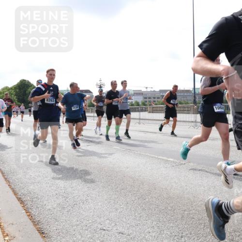 29.06.2025 - hella hamburg halbmarathon Lena Gebhardt http://msf.ph/oto/8409874 29.06.2025 10:16:58 Lombardsbrücke 8263, 155, 16459, 18875, 12640, 17449, 15381, 1092, 14646, 1083, 1117, 1137, 1240, 1298, 1331, 1348, 1356, 1403, 1553, 1602, 1825, 2225, 2347, 2908, 2912, 3088, 3156, 3176, 3210, 3450, 3464, 3466, 3484, 3622, 3687, 4478, 5023, 5036, 5037, 5390, 5929, 5930, 5995, 6126, 6328, 6488, 6522, 6742, 6941, 6948, 7114, 7115, 7158, 7257, 7345, 7358, 7360, 7376, 7924, 7928, 8253, 8263, 8295, 8317, 8513, 8558, 8619, 8707, 8857, 8983, 9091, 9208, 9332, 9492, 9664, 9676, 10076, 10232 meine-sportfotos.de