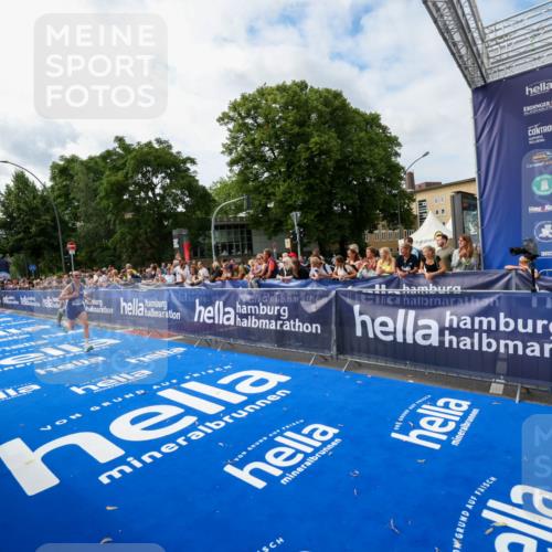 29.06.2025 - hella hamburg halbmarathon Zöllner http://msf.ph/oto/8409875 29.06.2025 10:20:01 Ziel 9255, 14188, 18848 meine-sportfotos.de
