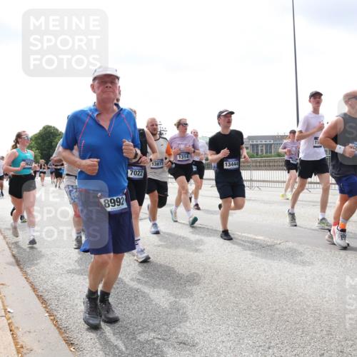 29.06.2025 - hella hamburg halbmarathon Lena Gebhardt http://msf.ph/oto/8409890 29.06.2025 10:41:41 Lombardsbrücke 3622, 8992, 1314, 13877, 13444, 7022, 11, 550, 1314, 1509, 1536, 1542, 1623, 1648, 1712, 2153, 2229, 2258, 3344, 3459, 3460, 3532, 3533, 3623, 4415, 4541, 4610, 4787, 5432, 5688, 5689, 5928, 5942, 6137, 6250, 6320, 6430, 6436, 6450, 6618, 6793, 6846, 6894, 7022, 7023, 7477, 7821, 7955, 7968, 8004, 8162, 8163, 8293, 8300, 8301, 8385, 8443, 8586, 8848, 8897, 8908, 8992, 9467, 9588, 10181, 10348, 10483, 10623, 11011, 11166 meine-sportfotos.de