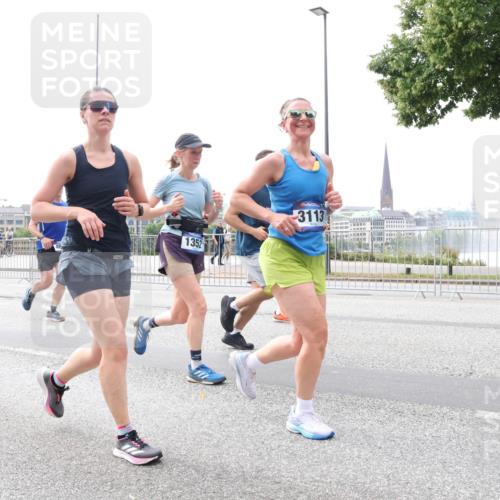 29.06.2025 - hella hamburg halbmarathon Lena Gebhardt http://msf.ph/oto/8409904 29.06.2025 10:25:03 Lombardsbrücke 1352, 3113, 1352, 1627, 1740, 2000, 2108, 2249, 2280, 2944, 3099, 3113, 3132, 3920, 3961, 3963, 4008, 4010, 4221, 4444, 5126, 5564, 5814, 5829, 5830, 6261, 6570, 7778, 8083, 8962, 9573, 9927, 10907, 11400, 11651, 11816, 11817, 11921, 12070, 12303, 13510, 14086, 14649, 14898, 15124, 15153, 15679, 15942, 15975, 16421, 16422, 17185, 17535, 17954, 18194, 18198 meine-sportfotos.de