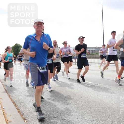29.06.2025 - hella hamburg halbmarathon Lena Gebhardt http://msf.ph/oto/8409919 29.06.2025 10:41:41 Lombardsbrücke 13622, 8992, 7022, 1314, 877, 13444, 1140, 6550, 1566, 1314, 1509, 1536, 1542, 1623, 1648, 1712, 2153, 2229, 2258, 3344, 3459, 3460, 3532, 3533, 3623, 4415, 4541, 4610, 4787, 5432, 5688, 5689, 5928, 5942, 6137, 6250, 6320, 6430, 6436, 6450, 6618, 6793, 6846, 6894, 7022, 7023, 7477, 7821, 7955, 7968, 8004, 8162, 8163, 8293, 8300, 8301, 8385, 8443, 8586, 8848, 8897, 8908, 8992, 9467, 9588, 10181, 10348, 10483, 10623, 11011, 11166 meine-sportfotos.de