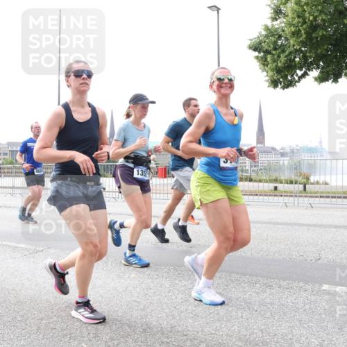 29.06.2025 - hella hamburg halbmarathon Lena Gebhardt http://msf.ph/oto/8409920 29.06.2025 10:25:03 Lombardsbrücke 135, 4624, 1352, 1627, 1740, 2000, 2108, 2249, 2280, 2944, 3099, 3113, 3132, 3920, 3961, 3963, 4008, 4010, 4221, 4444, 5126, 5564, 5814, 5829, 5830, 6261, 6570, 7778, 8083, 8962, 9573, 9927, 10907, 11400, 11651, 11816, 11817, 11921, 12070, 12303, 13510, 14086, 14649, 14898, 15124, 15153, 15679, 15942, 15975, 16421, 16422, 17185, 17535, 17954, 18194, 18198 meine-sportfotos.de