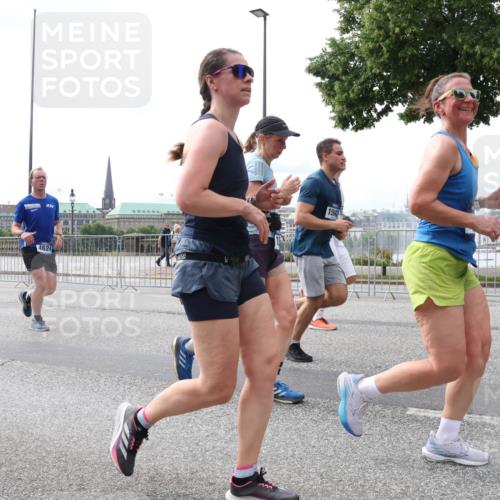 29.06.2025 - hella hamburg halbmarathon Lena Gebhardt http://msf.ph/oto/8409939 29.06.2025 10:25:03 Lombardsbrücke 4624, 1504271, 1352, 1627, 1740, 2000, 2108, 2249, 2280, 2944, 3099, 3113, 3132, 3920, 3961, 3963, 4008, 4010, 4221, 4444, 5126, 5564, 5814, 5829, 5830, 6261, 6570, 7778, 8083, 8962, 9573, 9927, 10907, 11400, 11651, 11816, 11817, 11921, 12070, 12303, 13510, 14086, 14649, 14898, 15124, 15153, 15679, 15942, 15975, 16421, 16422, 17185, 17535, 17954, 18194, 18198 meine-sportfotos.de