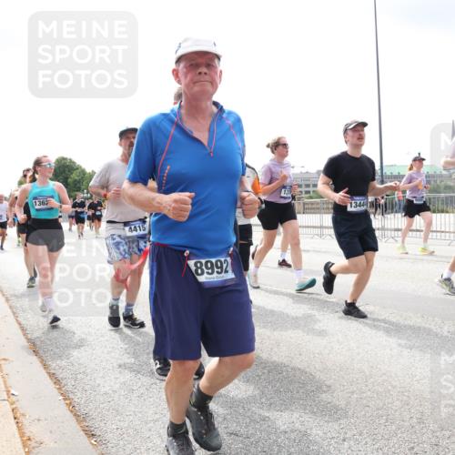 29.06.2025 - hella hamburg halbmarathon Lena Gebhardt http://msf.ph/oto/8409949 29.06.2025 10:41:41 Lombardsbrücke 1362, 4415, 8992, 1314, 13444, 11482, 16550, 1314, 1509, 1536, 1542, 1623, 1648, 1712, 2153, 2229, 2258, 3344, 3459, 3460, 3532, 3533, 3623, 4415, 4541, 4610, 4787, 5432, 5688, 5689, 5928, 5942, 6137, 6250, 6320, 6430, 6436, 6450, 6618, 6793, 6846, 6894, 7022, 7023, 7477, 7821, 7955, 7968, 8004, 8162, 8163, 8293, 8300, 8301, 8385, 8443, 8586, 8848, 8897, 8908, 8992, 9467, 9588, 10181, 10348, 10483, 10623, 11011, 11166 meine-sportfotos.de