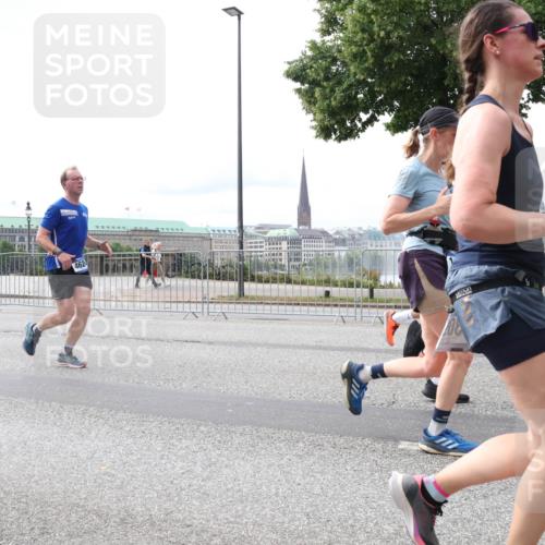 29.06.2025 - hella hamburg halbmarathon Lena Gebhardt http://msf.ph/oto/8409978 29.06.2025 10:25:04 Lombardsbrücke 462, 1352, 1627, 1740, 2000, 2108, 2249, 2944, 3099, 3113, 3132, 3920, 3961, 3963, 4008, 4010, 4221, 4444, 5126, 5564, 5814, 6261, 6570, 7778, 8083, 8962, 9573, 9927, 10907, 11400, 11651, 11816, 11817, 11921, 12070, 12303, 13510, 14086, 14649, 14898, 15016, 15124, 15153, 15679, 15942, 15975, 16421, 16422, 17185, 17535, 17954, 18194, 18198 meine-sportfotos.de