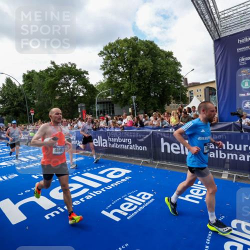 29.06.2025 - hella hamburg halbmarathon Zöllner http://msf.ph/oto/8410015 29.06.2025 10:44:33 Ziel 1057, 1468, 3305, 4310, 4691, 7322, 7710, 8928, 12327, 12554, 14464, 14667, 15862, 17097, 17729, 18765, 18806 meine-sportfotos.de