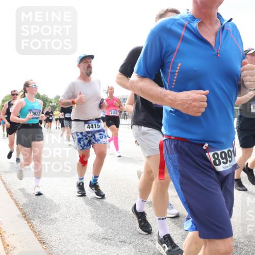 29.06.2025 - hella hamburg halbmarathon Lena Gebhardt http://msf.ph/oto/8410026 29.06.2025 10:41:41 Lombardsbrücke 13622, 4415, 22153, 899, 1344, 1314, 1509, 1536, 1542, 1623, 1648, 1712, 2153, 2229, 2258, 3344, 3459, 3460, 3532, 3533, 3623, 4415, 4541, 4610, 4787, 5432, 5688, 5689, 5928, 5942, 6137, 6250, 6320, 6430, 6436, 6450, 6618, 6793, 6846, 6894, 7022, 7023, 7477, 7821, 7955, 7968, 8004, 8162, 8163, 8293, 8300, 8301, 8385, 8443, 8586, 8848, 8897, 8908, 8992, 9467, 9588, 10181, 10348, 10483, 10623, 11011, 11166 meine-sportfotos.de