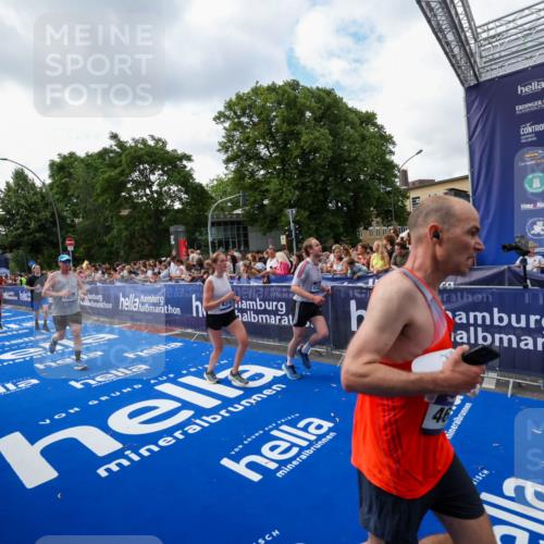 29.06.2025 - hella hamburg halbmarathon Zöllner http://msf.ph/oto/8410029 29.06.2025 10:44:33 Ziel 1057, 1468, 3305, 4310, 4691, 7322, 7710, 8928, 12327, 12554, 14464, 14667, 15862, 17097, 17729, 18765, 18806 meine-sportfotos.de