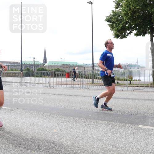 29.06.2025 - hella hamburg halbmarathon Lena Gebhardt http://msf.ph/oto/8410059 29.06.2025 10:25:05 Lombardsbrücke 4444, 462, 1352, 1627, 1740, 2000, 2108, 2249, 2944, 3099, 3113, 3920, 3961, 3963, 4008, 4010, 4221, 4444, 5126, 5564, 5814, 6261, 7778, 8083, 8962, 9573, 9927, 10907, 11400, 11651, 11816, 11817, 11921, 13510, 14086, 14649, 14898, 15016, 15119, 15124, 15153, 15679, 15942, 15975, 16421, 16422, 17185, 17535, 17954, 18194, 18198 meine-sportfotos.de