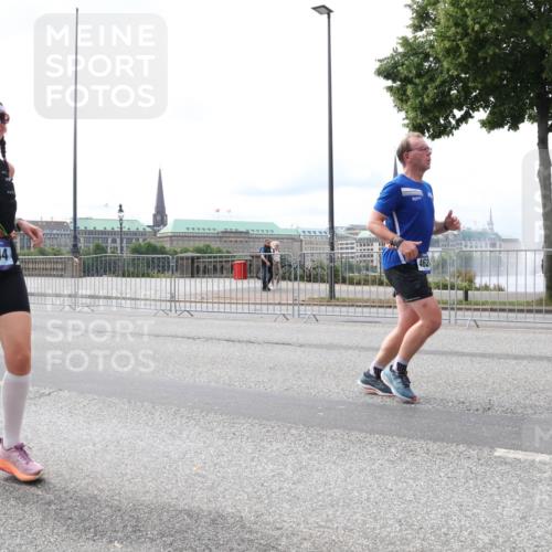 29.06.2025 - hella hamburg halbmarathon Lena Gebhardt http://msf.ph/oto/8410086 29.06.2025 10:25:05 Lombardsbrücke 4444, 462, 1352, 1627, 1740, 2000, 2108, 2249, 2944, 3099, 3113, 3920, 3961, 3963, 4008, 4010, 4221, 4444, 5126, 5564, 5814, 6261, 7778, 8083, 8962, 9573, 9927, 10907, 11400, 11651, 11816, 11817, 11921, 13510, 14086, 14649, 14898, 15016, 15119, 15124, 15153, 15679, 15942, 15975, 16421, 16422, 17185, 17535, 17954, 18194, 18198 meine-sportfotos.de