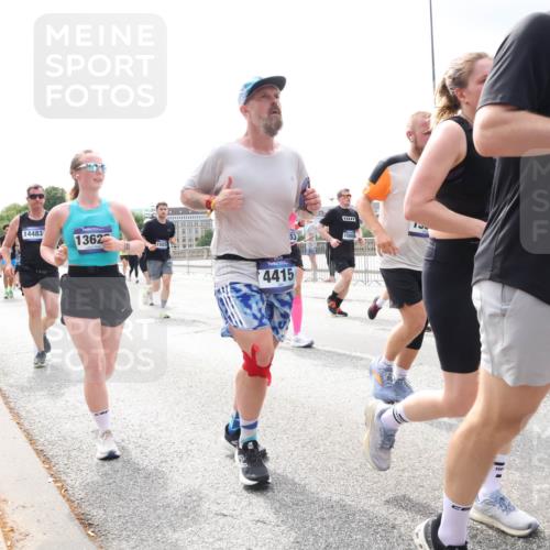 29.06.2025 - hella hamburg halbmarathon Lena Gebhardt http://msf.ph/oto/8410096 29.06.2025 10:41:42 Lombardsbrücke 14483, 1362, 4415, 15685, 70, 1314, 1509, 1536, 1542, 1623, 1648, 1712, 2153, 2229, 2258, 3344, 3459, 3460, 3532, 3533, 3623, 4415, 4541, 4610, 4787, 5432, 5688, 5689, 5928, 5942, 6137, 6250, 6320, 6430, 6436, 6450, 6618, 6793, 6846, 6894, 7022, 7023, 7477, 7821, 7955, 7968, 8004, 8162, 8163, 8293, 8300, 8301, 8443, 8586, 8848, 8897, 8908, 8992, 9467, 9588, 10181, 10348, 10483, 10623, 11011, 11166 meine-sportfotos.de