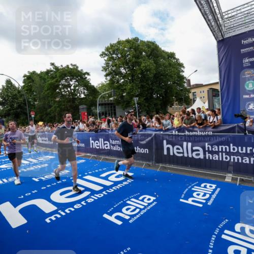 29.06.2025 - hella hamburg halbmarathon Zöllner http://msf.ph/oto/8410116 29.06.2025 10:44:37 Ziel 1468, 1782, 2365, 2402, 3305, 4991, 5476, 6490, 6495, 7322, 7710, 8928, 12554, 12711, 14351, 14464, 14798, 14816, 15862, 16224, 17097, 18107, 18464, 18539, 18560, 18765, 19206 meine-sportfotos.de