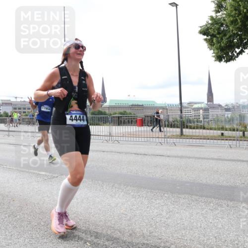 29.06.2025 - hella hamburg halbmarathon Lena Gebhardt http://msf.ph/oto/8410135 29.06.2025 10:25:05 Lombardsbrücke 17954, 4444, 1352, 1627, 1740, 2000, 2108, 2249, 2944, 3099, 3113, 3920, 3961, 3963, 4008, 4010, 4221, 4444, 5126, 5564, 5814, 6261, 7778, 8083, 8962, 9573, 9927, 10907, 11400, 11651, 11816, 11817, 11921, 13510, 14086, 14649, 14898, 15016, 15119, 15124, 15153, 15679, 15942, 15975, 16421, 16422, 17185, 17535, 17954, 18194, 18198 meine-sportfotos.de