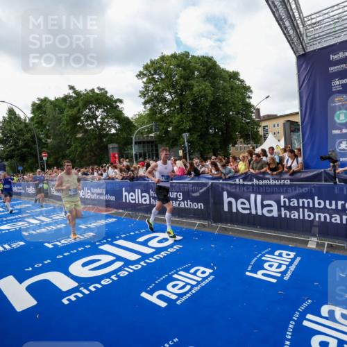 29.06.2025 - hella hamburg halbmarathon Zöllner http://msf.ph/oto/8410165 29.06.2025 10:44:39 Ziel 1468, 1782, 2365, 2402, 3305, 4991, 5476, 6490, 6495, 7322, 7710, 10669, 12711, 14351, 14798, 14816, 15862, 16224, 17097, 18107, 18464, 18539, 18560, 18765, 18868, 19206 meine-sportfotos.de