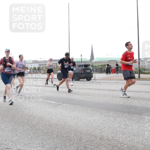 29.06.2025 - hella hamburg halbmarathon Lena Gebhardt http://msf.ph/oto/8410166 29.06.2025 10:50:58 Lombardsbrücke 1930, 17641, 2200, 1129, 14762, 3229, 1129, 1203, 1208, 1404, 1478, 1930, 2200, 2202, 2358, 2859, 3184, 3229, 3647, 3838, 3934, 4156, 4642, 4652, 4695, 4713, 4771, 4848, 4920, 5131, 5286, 5289, 5530, 6178, 7012, 7133, 7141, 7161, 7505, 7770, 7771, 7825, 7938, 8200, 8410, 8779, 8833, 8834, 8986, 9096, 9166, 9167, 9168, 9933, 10029, 10437, 10552, 10614, 10636, 11052, 11252, 11577, 12392, 12393, 14534, 15017, 15416 meine-sportfotos.de
