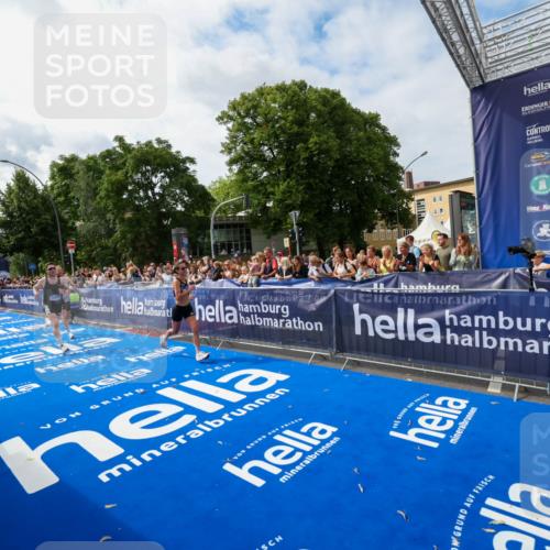 29.06.2025 - hella hamburg halbmarathon Zöllner http://msf.ph/oto/8410174 29.06.2025 10:20:19 Ziel 54, 12678, 14302, 16245 meine-sportfotos.de