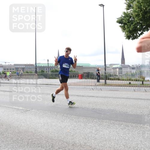 29.06.2025 - hella hamburg halbmarathon Lena Gebhardt http://msf.ph/oto/8410181 29.06.2025 10:25:06 Lombardsbrücke 17954, 1352, 1627, 1740, 2000, 2108, 2249, 2944, 3099, 3113, 3920, 3961, 3963, 4008, 4010, 4444, 5126, 5564, 5814, 6261, 6869, 7778, 8083, 8962, 9573, 9927, 10907, 11400, 11651, 11816, 11817, 11921, 13510, 14086, 14649, 14898, 15016, 15119, 15124, 15153, 15679, 15942, 15975, 16421, 16422, 17185, 17535, 17954, 18194, 18198 meine-sportfotos.de
